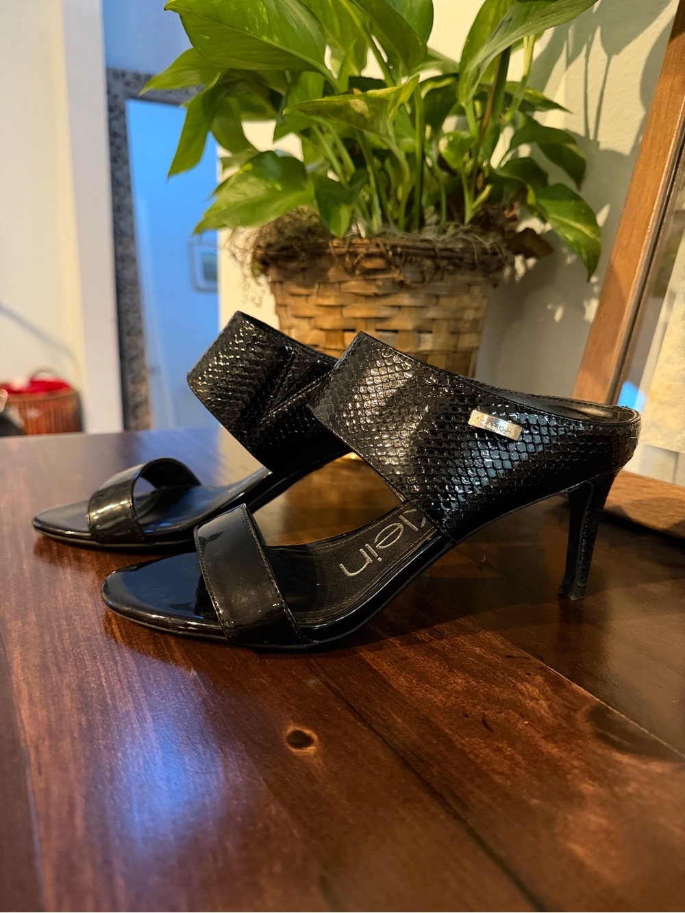 Calvin Klein Black Patent Snakeskin Slide Sandals Heels Size 5.5
